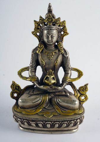 null Sujet en bois laqué et doré, représentant la déesse Guanyin. 

Chine, XIXe siècle

On...