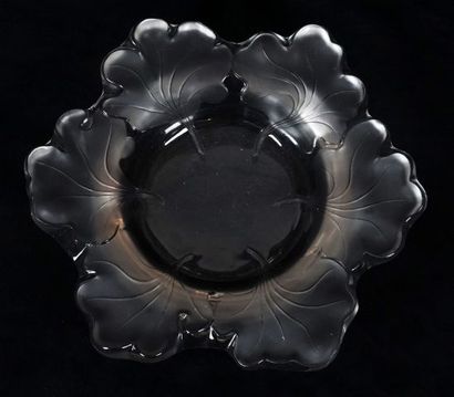 null Coupe Lalique à 6 grandes pétales de fleurs, signé 'Lalique France'

XX



31...