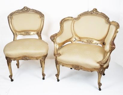 null Partie d'un ensemble de salon style Louis XV en bois doré, canapé et bergère...