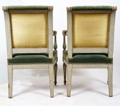 null Paire de fauteuils laqués gris recouverts de velour vert taupe, dossier en enroulement,...