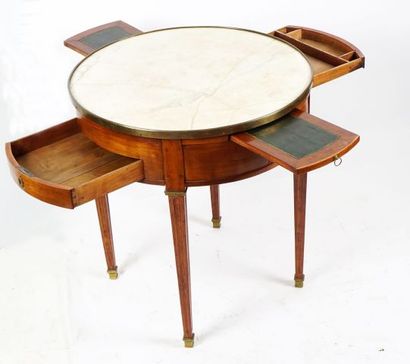 null Table bouillotte en bois naturel, s'ouvrant à deux tiroirs et deux tablettes...