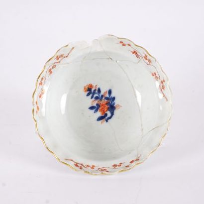 null Ensemble de 3 bols en porcelaine dit « Imari chinois », à décor de fleurs. 

Chine,...
