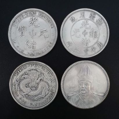 null Ensemble de quatre grandes médailles dragon de la République de Chine.

Diamètre:...