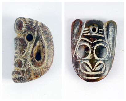 null Ensemble de 16 pendentifs archaïsants en pierres dures diverses, représentant...