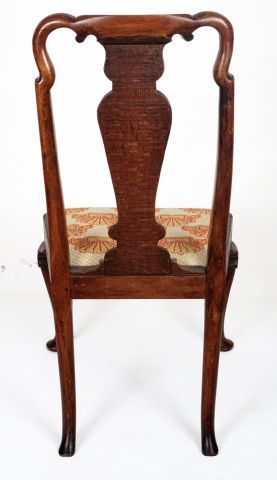 null Chaise en bois naturel d'époque Queen Anne, repose sur pieds en forme de club...