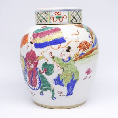 null Pot à gingembre en porcelaine, à décor de jeux d'enfants. 

Chine, XIXe siècle

16.5...