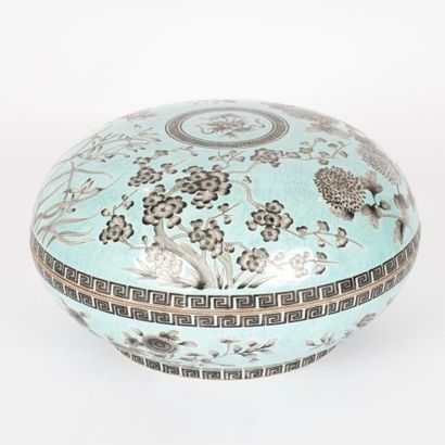 null Boîte couverte « Jardin Impérial » en porcelaine émaillée turquoise, marque...