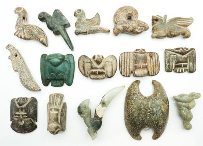null Ensemble de 15 pendentifs et sujets archaïsants en pierres dures diverses, représentant...