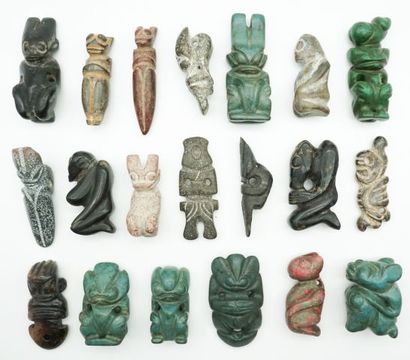 null Ensemble de 20 pendentifs et sujets archaïsants en pierres dures diverses, représentant...