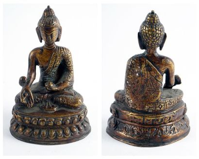 null Ensemble de 7 statuettes en bronze, représentant le Bouddha. 

Chine (style...