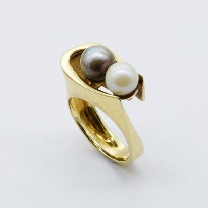 null SCHLUEP, Walter (1931-2016)

Ring in 18K gold, set with 2 pearls.



Size: 4.5...