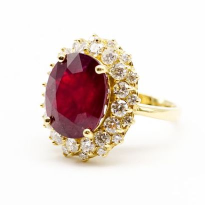 null 14K white gold ring, featuring an oval ruby in a setting of 16 brilliant-cut...