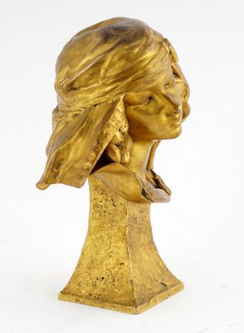 null BARRIAS, Louis Ernest (1841-1905)

Jeune fille de Bou-Saada

Bronze à patine...