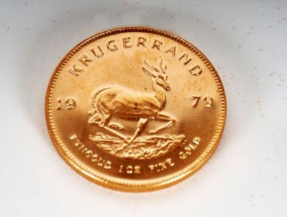 null Un Krugerrand en or sud-africain de 1979 ' Fyngoud 10z Gold'.



22 carats,...