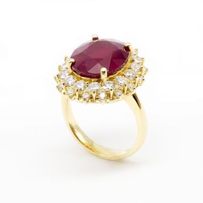 null 14K white gold ring, featuring an oval ruby in a setting of 16 brilliant-cut...