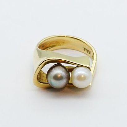 null SCHLUEP, Walter (1931-2016)

Ring in 18K gold, set with 2 pearls.



Size: 4.5...