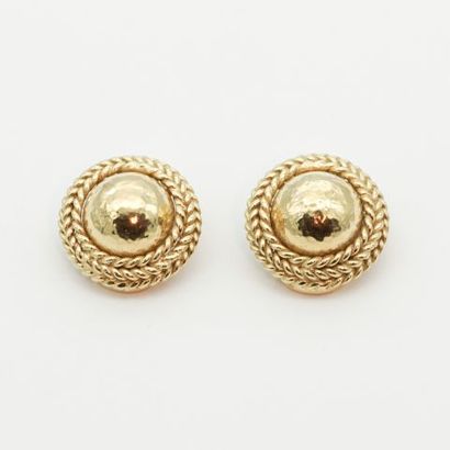 null Pair of 18K yellow gold earrings without stems, with hammered cabochons in the...