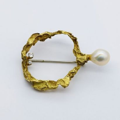null SCHLUEP, Walter (1931-2016)

Brooch in 18K gold, decorated with a pearl and...
