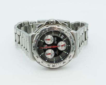 null TAG HEUER

Bracelet montre chronographe en acier « Indy 500 », cadran à trois...