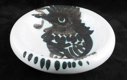 null Pablo PICASSO (1881-1973) 

MADOURA

"Bird with worm", 1952

Round ashtray in...
