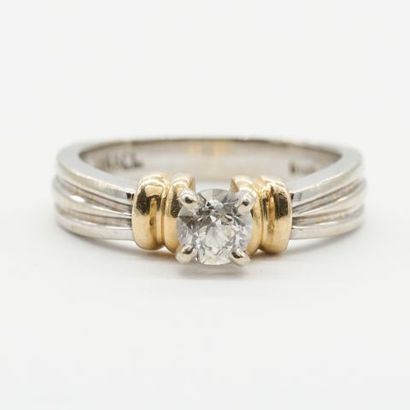 null 10K white and yellow gold "Solitaire" ring with a brilliant-cut diamond.



Size:...