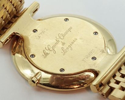 null LONGINES

Bracelet montre en métal doré, boîtier rond 33mm, cadran blanc, bracelet...