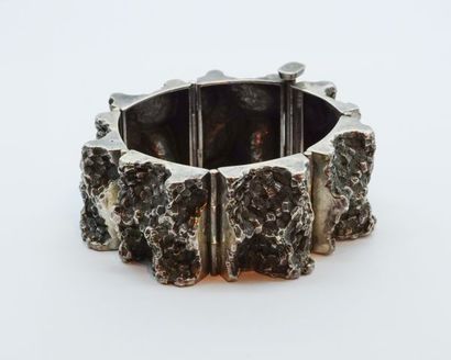 null SCHLUEP, Walter (1931-2016)

Bracelet en argent texturé.



Tour de poigné :...