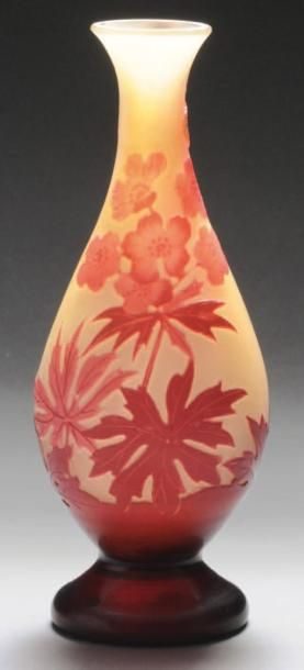 GALLÉ, Émile (1846-1904) Vase de forme balustre sur piédouche en verre gravé à l'acide...