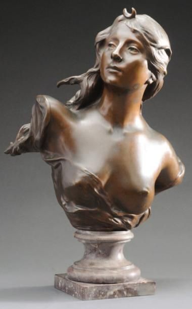 GASQ, Paul Jean-Baptiste (1860-1944) Buste de Diane Bronze Signé et étampé au dos:...