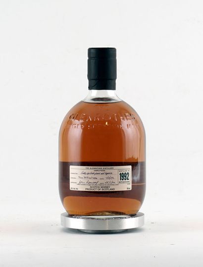  The Glenrothes Vintage Single Malt Scotch Whisky 1992 
Speyside, Scotland 
Niveau...