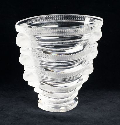 null Lalique vase Saint-Marc model, oval shaped vase decorated with horizontal bands...