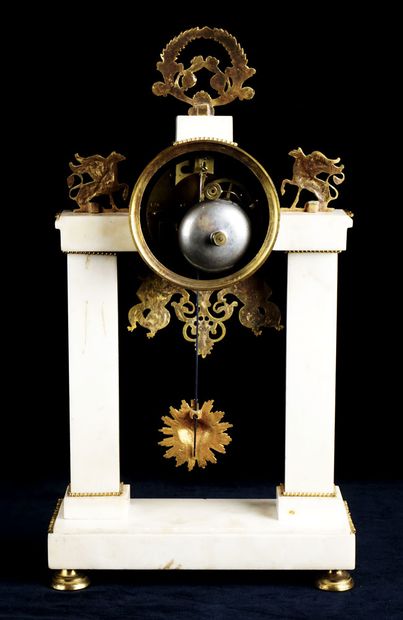  Pendulum in white marble and gilded bronze portico-shaped, the dial, with Roman...