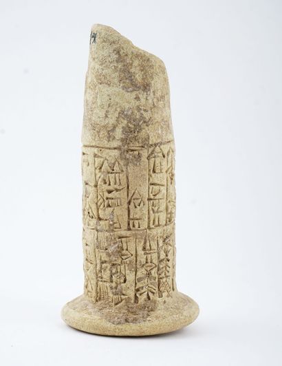  Cinq cônes de fondation babyloniens en argile, écriture cunéiforme. 
 
Provenance:...
