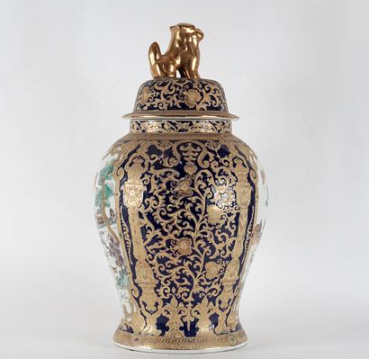null PORCELAIN

Large porcelain covered chinese vase, decorated with equestrian scenes....