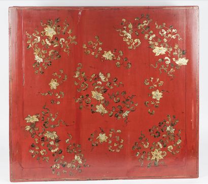 null TABLE

Chinese red lacquered table, decorated with gold flowers.

Dimensions...
