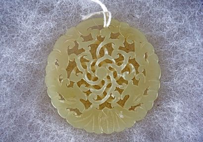 null PENDENT

Modern chinese pendent made of serpentine stone. 

Diameter: 5 cm -...