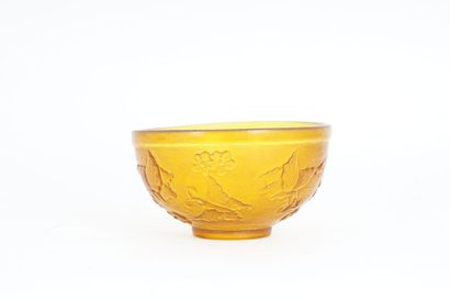 null GLASS BOWL

Small yellow pekin glass bowl, decorated with butterflies among...