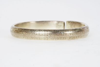 null BANGLES

A pair of silver bracelets, decorated with calligraphy poems.

Dimensions...
