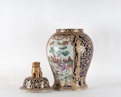 null PORCELAIN

Large porcelain covered chinese vase, decorated with equestrian scenes....