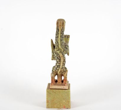 null STATUETTE

Modern chinese statuette depicting a dragon. 

8xx28 cm - 3x11''