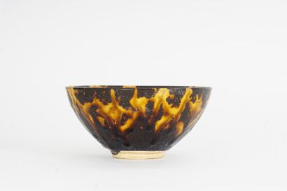 TEA BOWL

Ceramic cup with brown and ocher...
