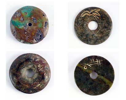 null Ensemble de 16 disques bi archaïsants en pierres dures diverses, certains ornés...