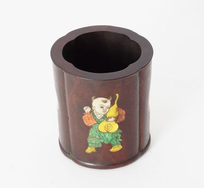 null BITONG

Wooden bitong, with inlaid decoration of a child wearing a colocynth...