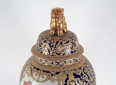 null PORCELAINE

Potiche chinoise couverte de porcelaine, à décor de scènes équestres.

35x69...