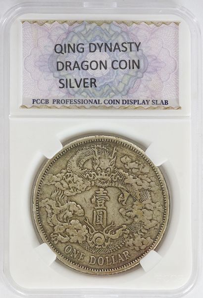 null Chinese Dragon Coin in its case. 

Poids : 26.93g