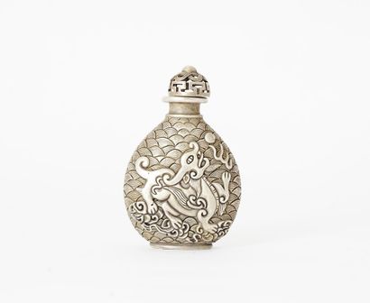 null SNUFF BOTTLE

Silver-plated snuff bottle, decorated with a Qilin among clouds.

Apocryphal...