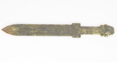 null DAGGER

An archaic style Chinese jade sword, decorated with stylized dragons.

Dimensions:...