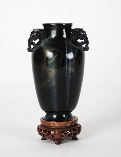 null VASE

Chinese vase made of hard stone. 

7.5x14 cm - 3x5.5’’