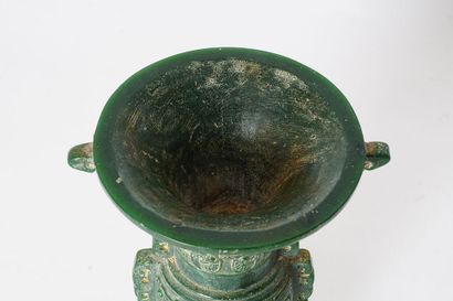 null GU VASE

Gu vase in hard green stone, with archaic decoration of a kui dragon,...