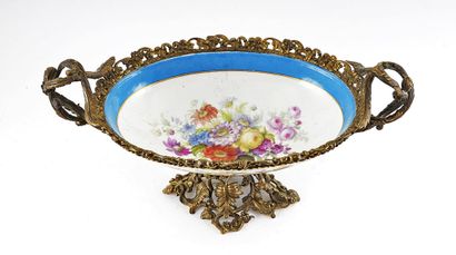 null Fruit dish on feet in "Sèvres" porcelain, richly decorated and mounted on a...